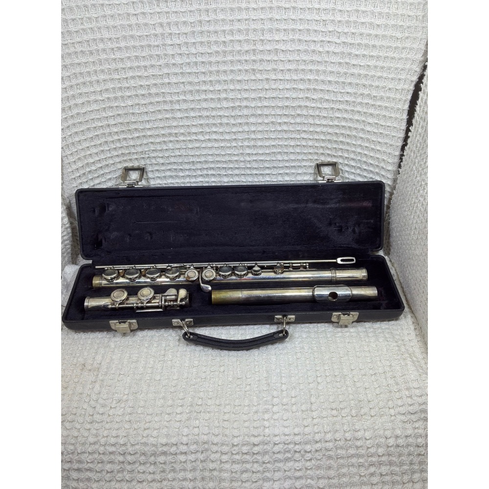Vintage Gemeinhardt Student Flute Silver Toned with Hard Case and Rod Silver